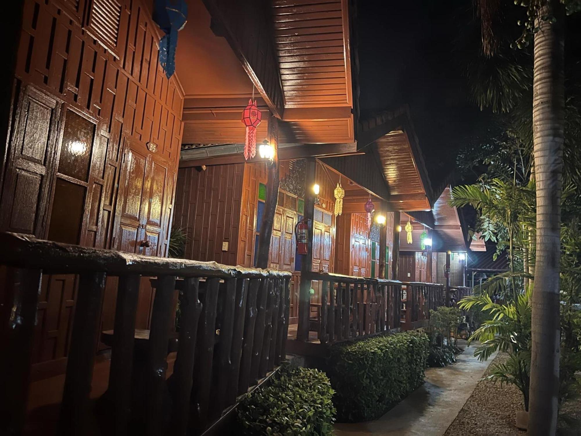 Riverside Retreat Sukhothai Guest House Buitenkant foto